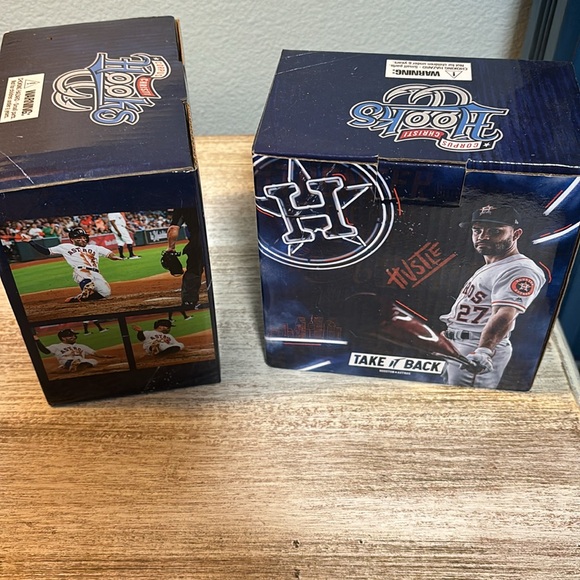 Bobble head of Jose Altuve sliding - Picture 4 of 6